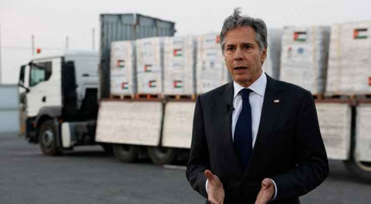 Antony Blinken speaks in front of an aid truck at the Jordanian Hashemite Charity Organization (JHCO) (April 30, 2024) (Photo: AFP)