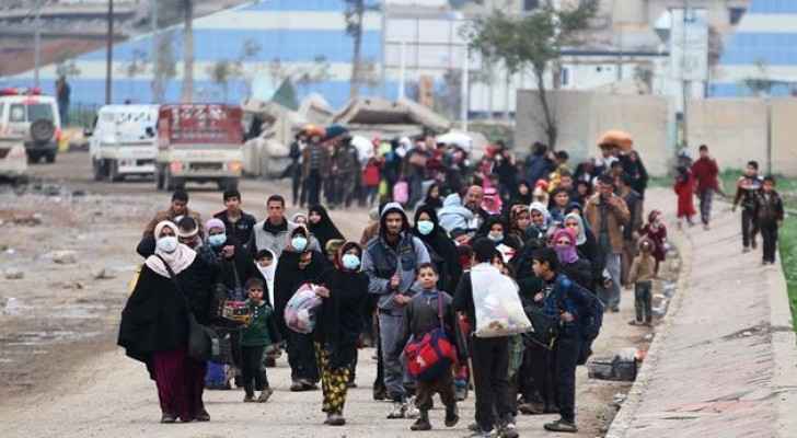Displaced residents of western Mosul flee their neighborhood on March 15, 2017. (AFP)