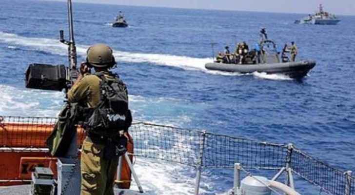 Israeli navy forces shoot and injure Palestinian fishermen in Gaza