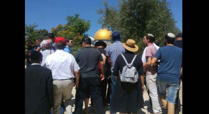 Visitors at the Temple Mount. (Mateh Irgunei Hamikdash/ Channel 2 News)