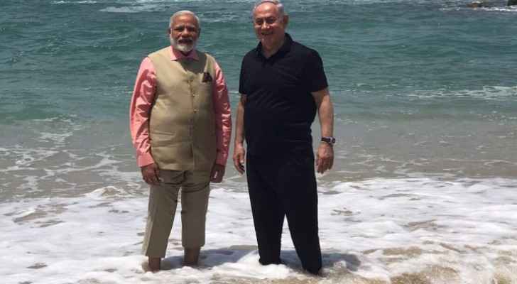 Bibi and Modi talk business at the beach. (Photo Source: Twitter)