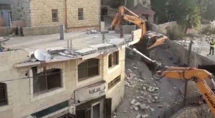 Israeli forces demolish a Palestinian home in Isawiya, East Jerusalem. (Screengrab) 