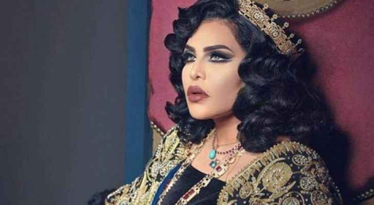 Ahlam justifiably compares her face to the moon. Sheer radiance.