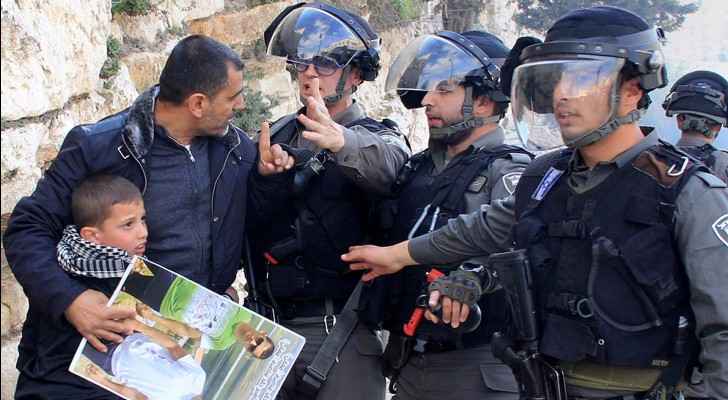 Israeli forces carry out a raid and detain 11 Palestinians