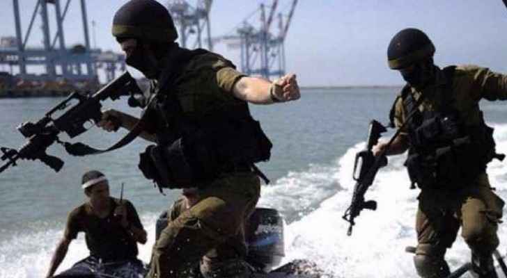 Israeli navy forces detain four fishermen in Gaza
