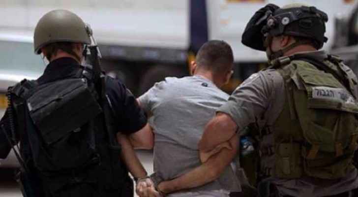 Israeli forces detain three Palestinians in the West Bank