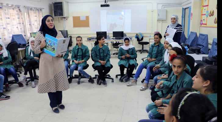 An UNRWA teacher, works with her students at the UNRWA school. (UNRWA) 