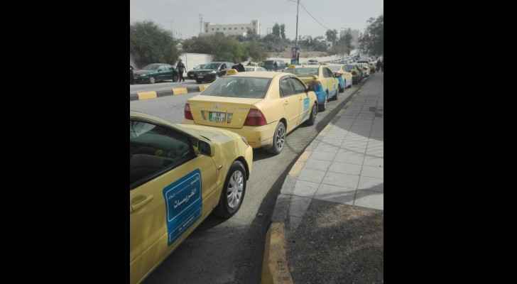 Taxis lined up outside the Zarqa Municipality in protest of ride-hailing apps. (Roya)