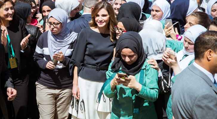 Queen Rania in Sweileh Secondary School for Girls. (Petra)