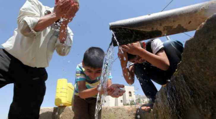 Applying water on the skin decreases perspiration. (file photo)
