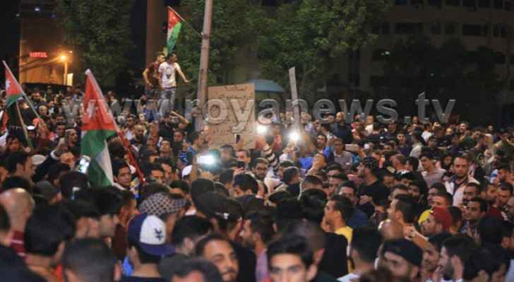 Wednesday's protests marked the seventh consecutive day of protesting against the country’s current economic status. (Roya)