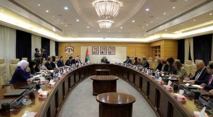 Omar Razzaz meeting with Jordanian ambassadors to G7 countries 
