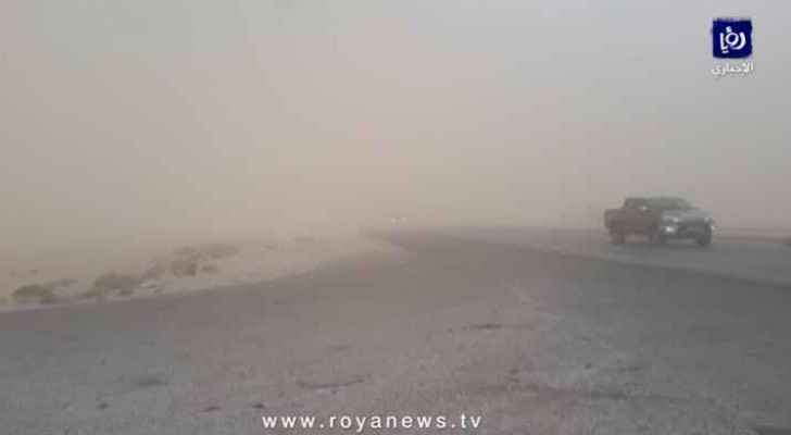 Poor vision conditions due to dust on the desert road (video screenshot)