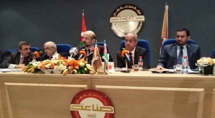 Razzaz meets representatives of Chamber of Industry and Commerce.
