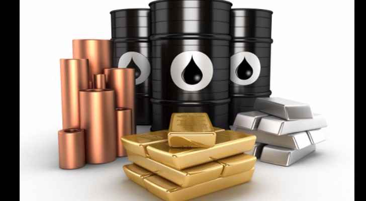 Gold prices regain as crude oil plunges