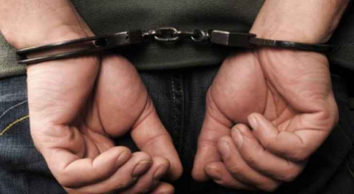 Five arrested for taking JD 20,000 from Arab girl by defraud in Amman