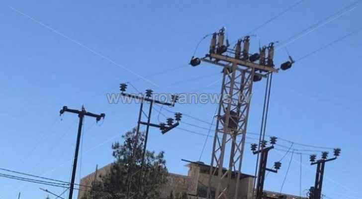 Citizen attempts to commit suicide by jumping off electric pole in Zarqa