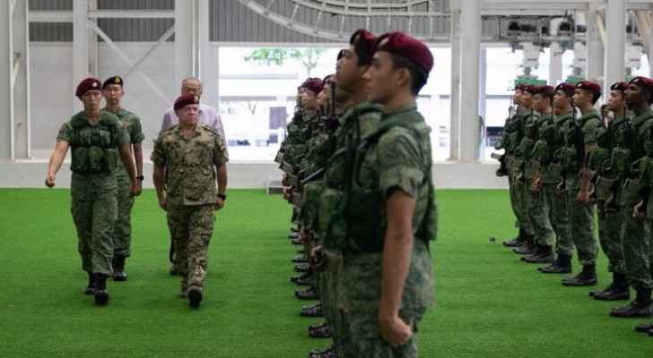 King visits Singapore Armed Forces Commandos