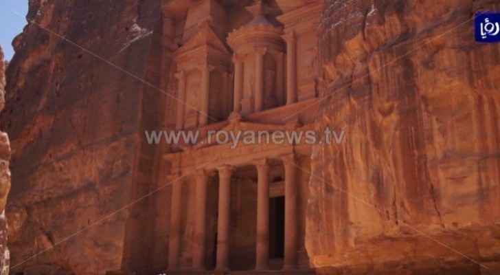 Group of people vandalizes retaining wall in Petra