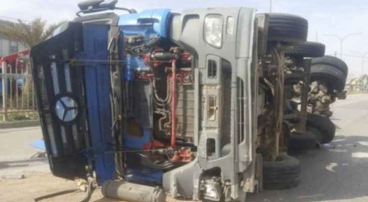 Trailer driver dies in rollover accident in Amman