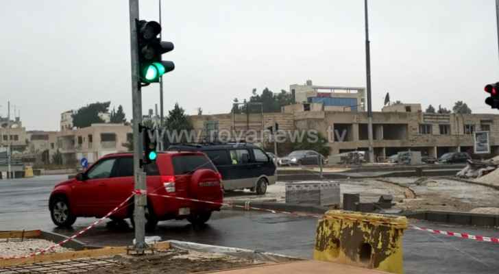 Traffic lights officially start operating at 6th circle in Amman