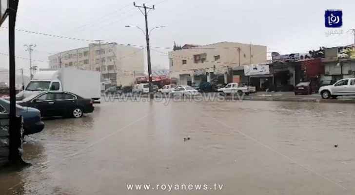 Video: Rainwater raids shops in Ajloun