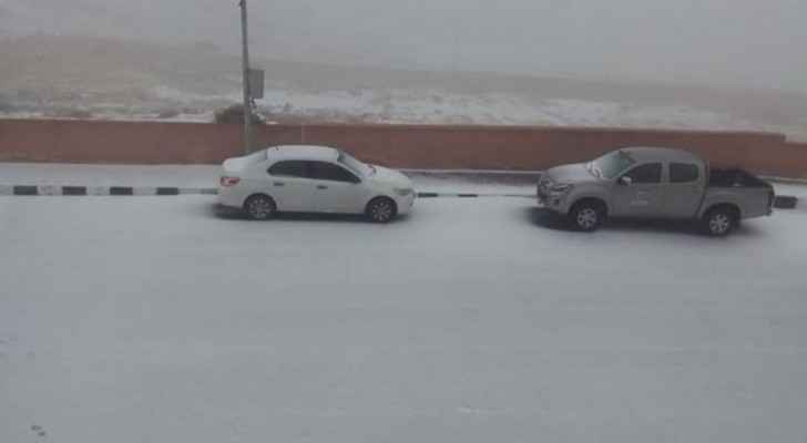 In Video: Snow accumulation, partial road closures in Tafilah, Petra