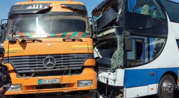 19 injured in Karak road accident