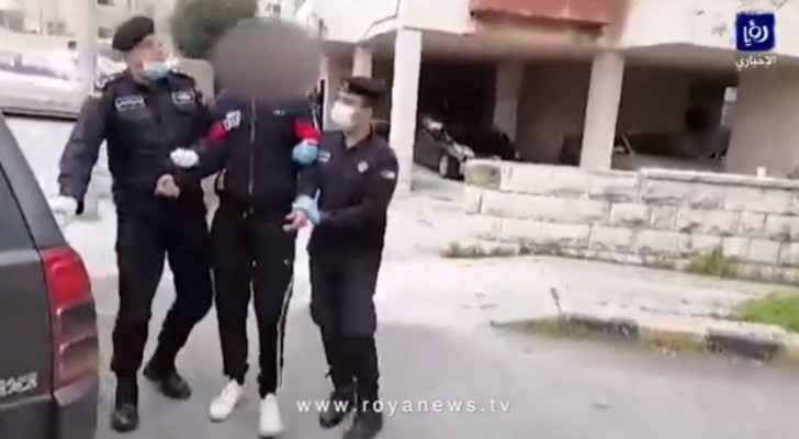 Video: Man arrested in Amman for breaching curfew order