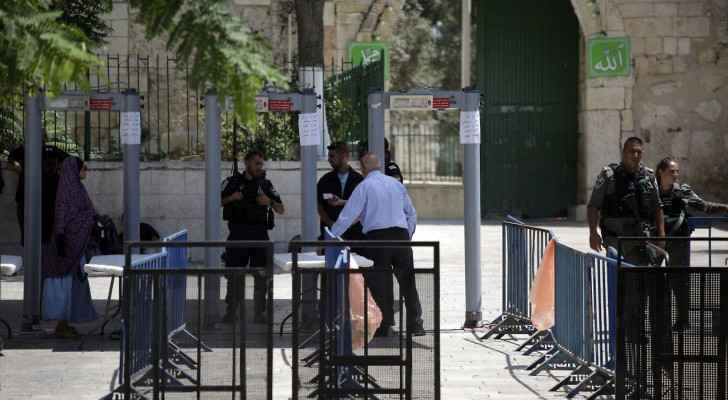 Barriers set up by "Israeli" authorities at Al-Aqsa Mosque (File photo) 