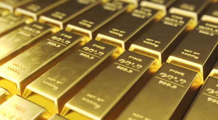 Global gold prices hold steady near record high amid inflation