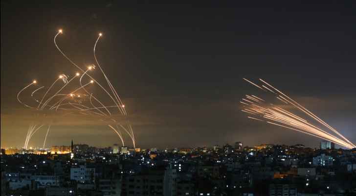 “Israeli” air defense in action against incoming rockets from the Gaza Strip. (File photo: Getty Images) 