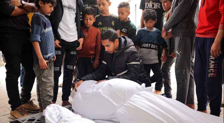 Palestinians mourn their dead who were killed in overnight “Israeli” bombardment in Rafah, south Gaza. (April 27, 2024) (Photo: AFP) 