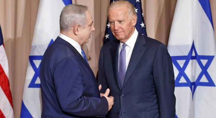 “Israeli” Prime Minister Benjamin Netanyahu with US President Joe Biden. (File photo) 