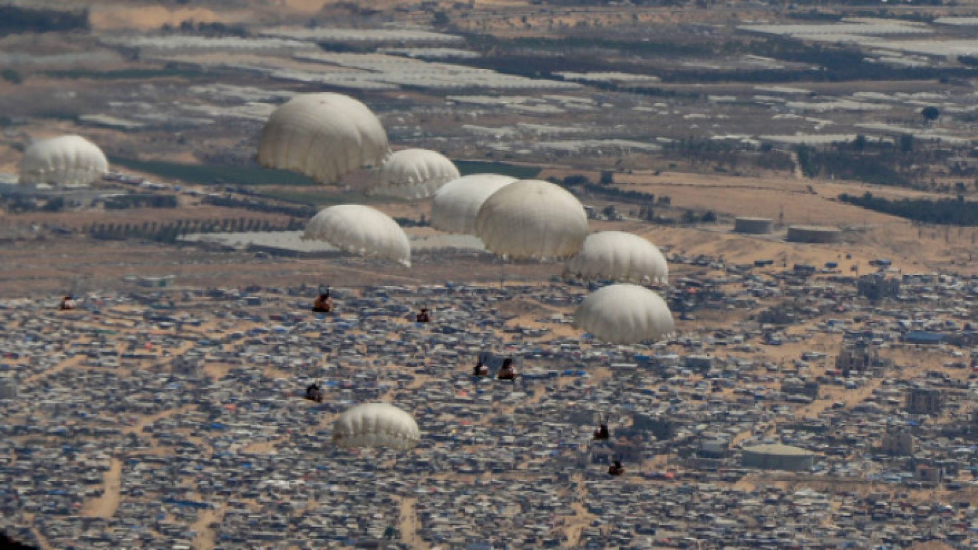 Jordan conducts two humanitarian airdrops over southern Gaza with international cooperation