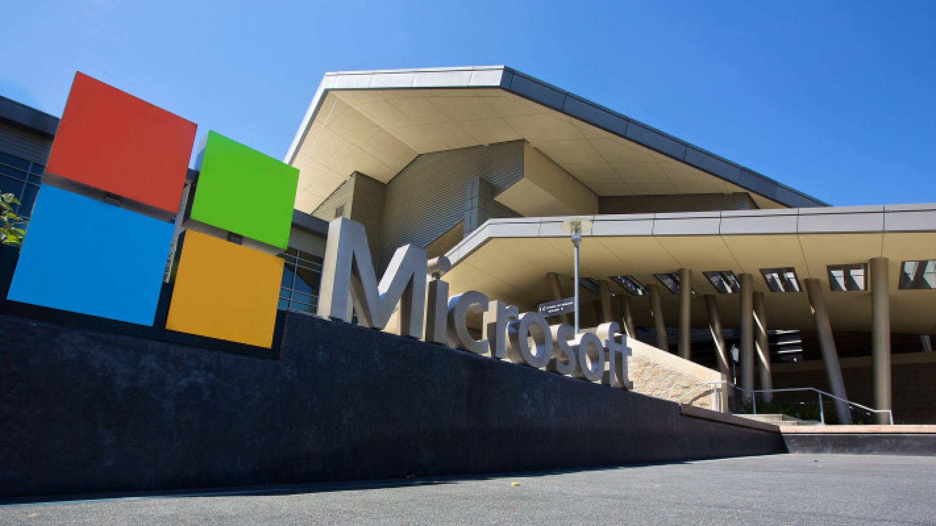 EU targets Microsoft in antitrust probe