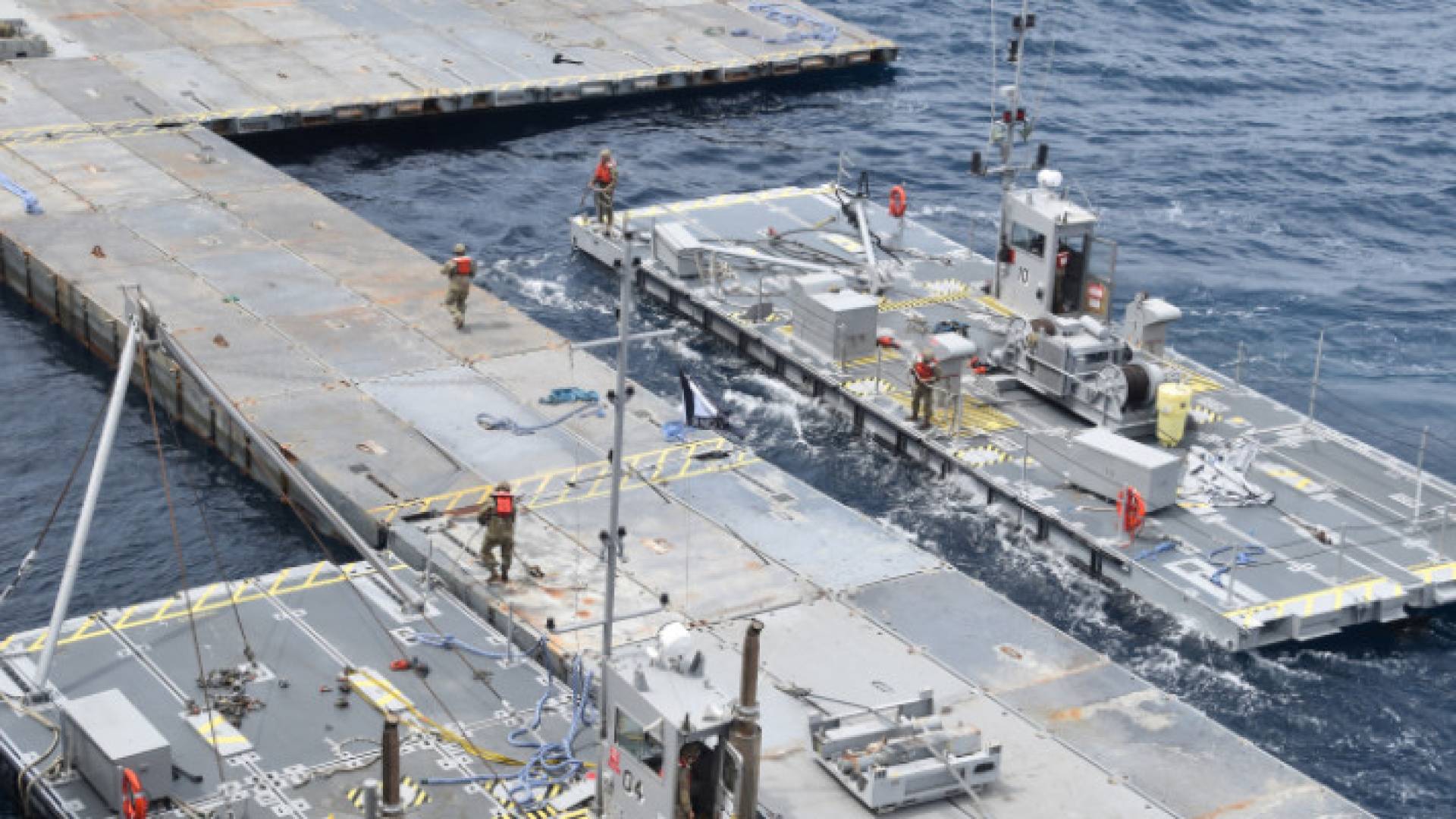 UN begins transferring tons of aid from US floating dock to Gaza