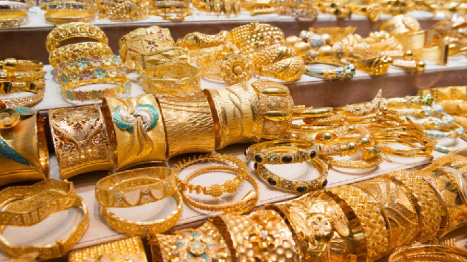 Gold prices stabilize in Jordan on Sunday
