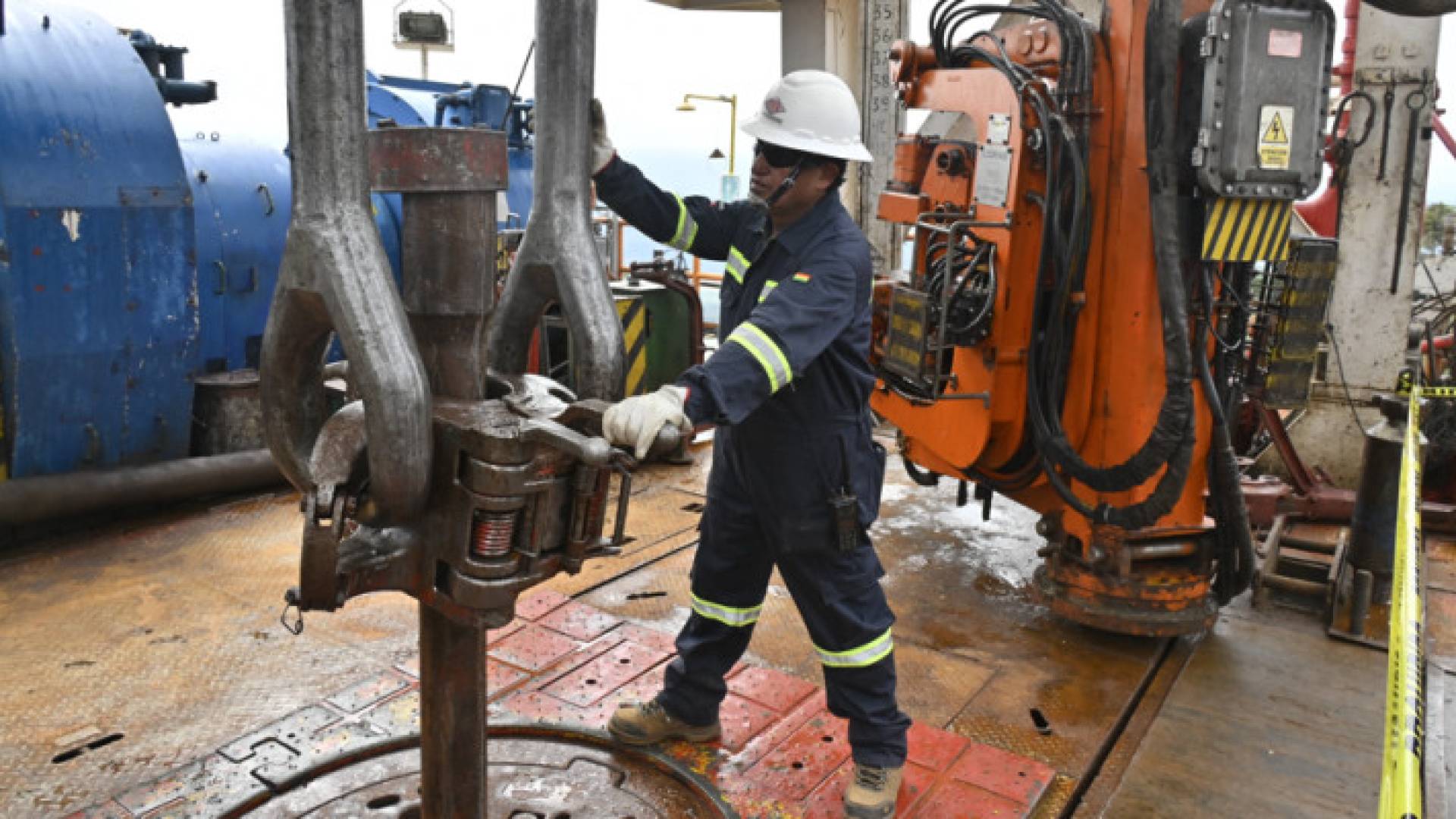 Jordanians await fuel pricing as global oil prices rise