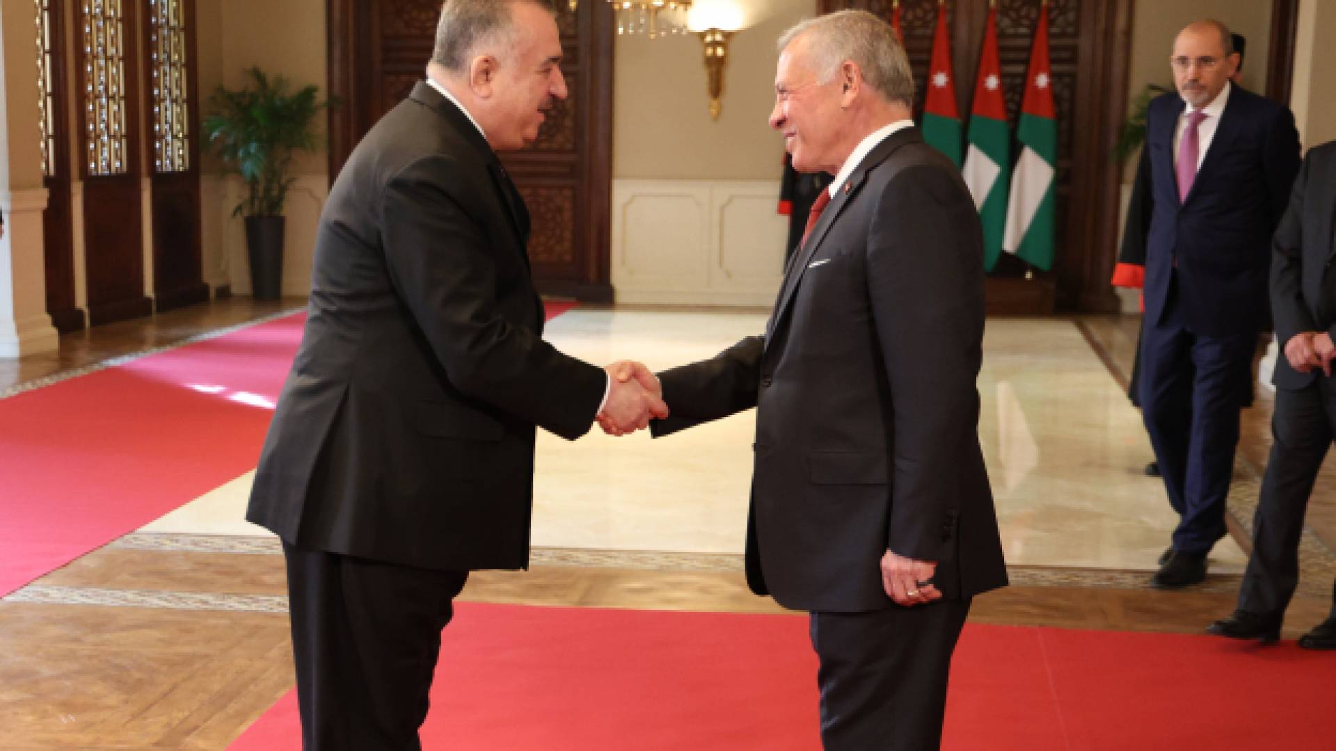 King Abdullah II accepts credentials of new ambassadors to Jordan