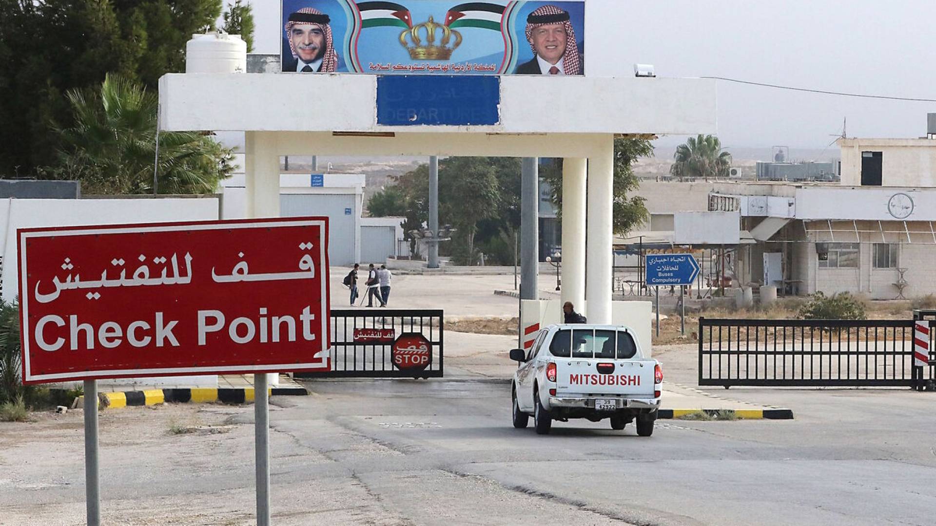 Jordanian-Syrian free zone sees 323 trucks enter Syria post-border reopening