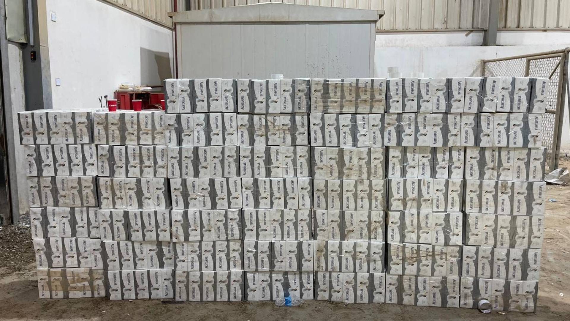 Jordan customs foils smuggling attempt of over 2,000 cigarette cases