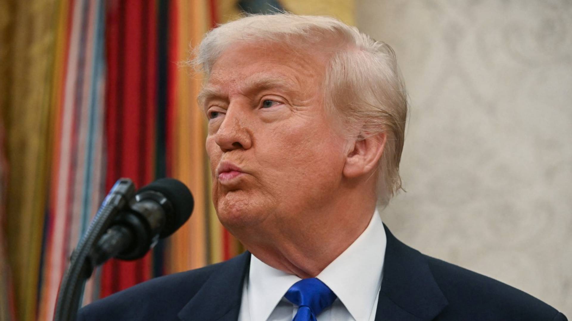 US appeals court blocks Trump's bid to end legal status for 400,000 migrants