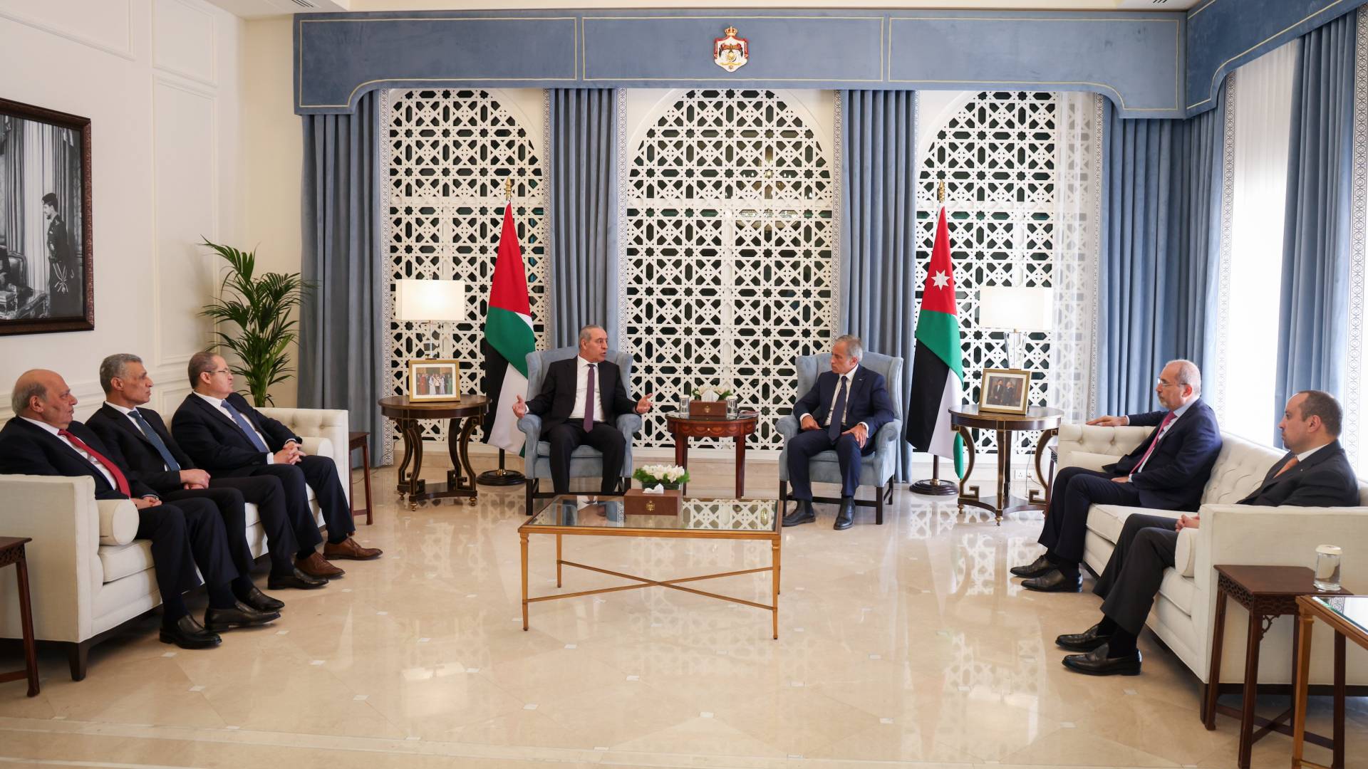 Jordanian PM Jafar Hassan meets with Palestinian VP Hussein Sheikh