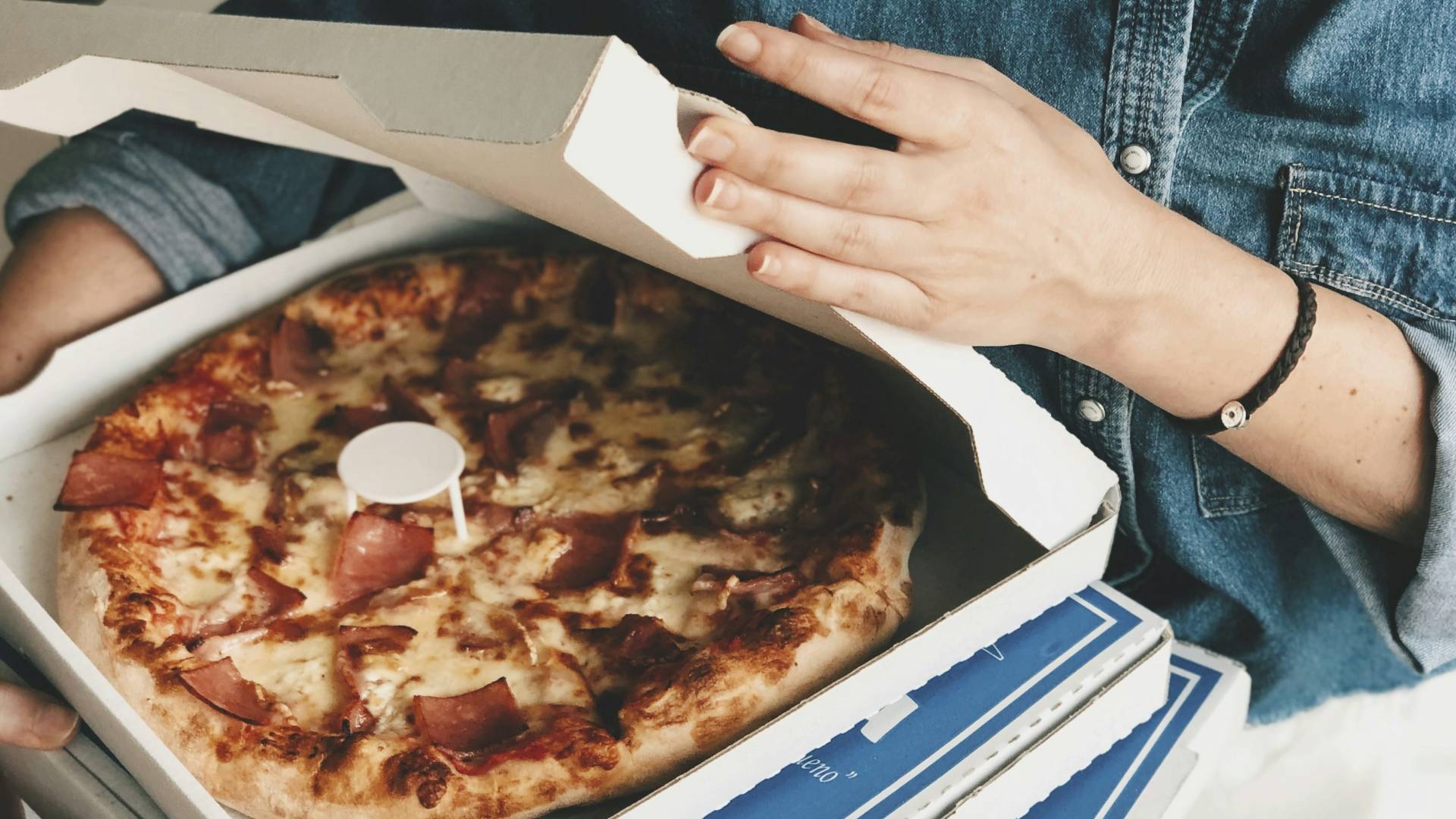 US federal judges receive threatening anonymous pizza deliveries