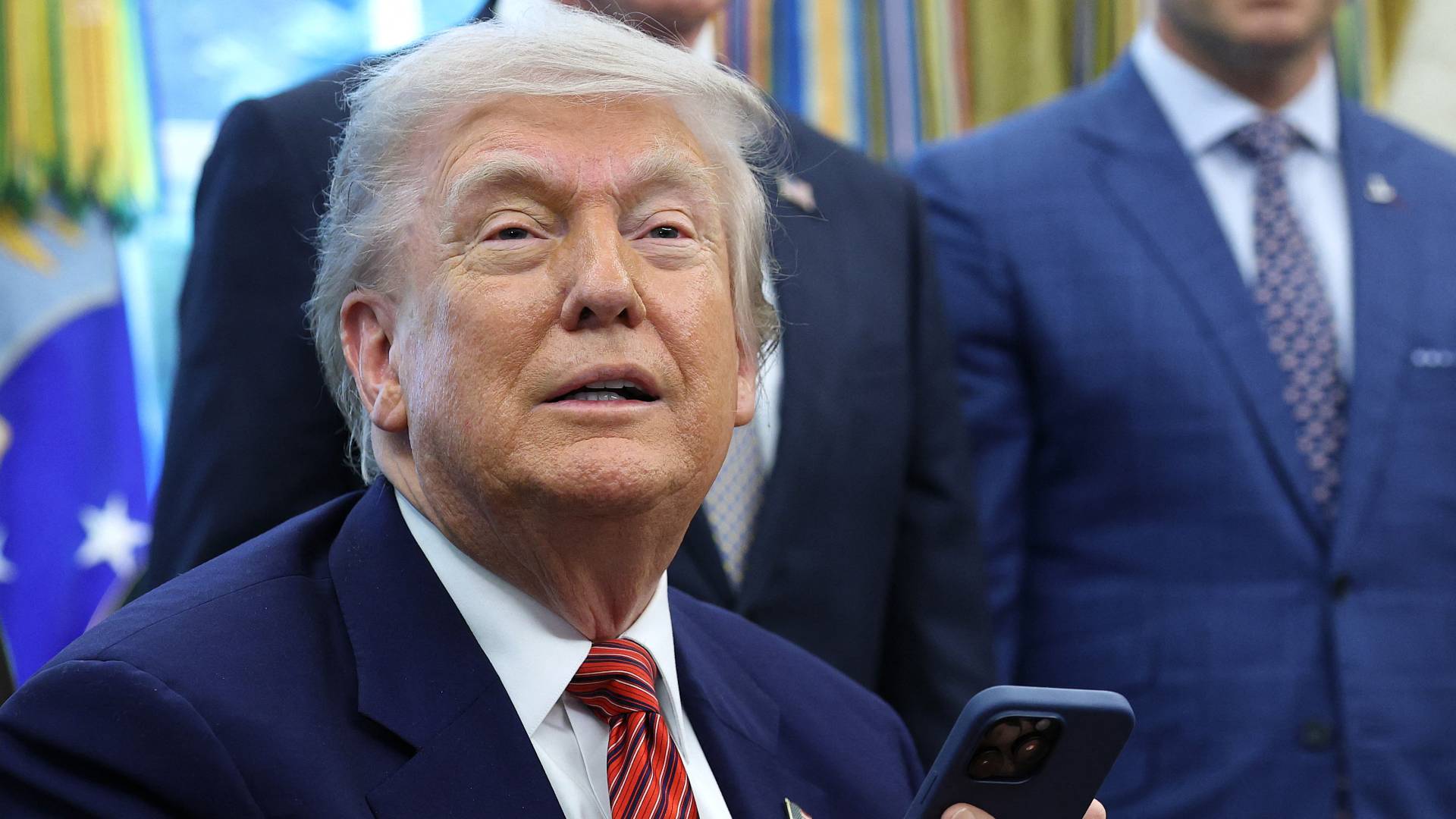 Trump expands Apple tariff threat to all smartphones