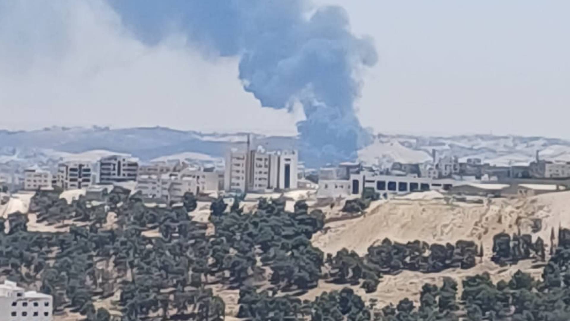 Fire engulfs commercial shop in East Amman