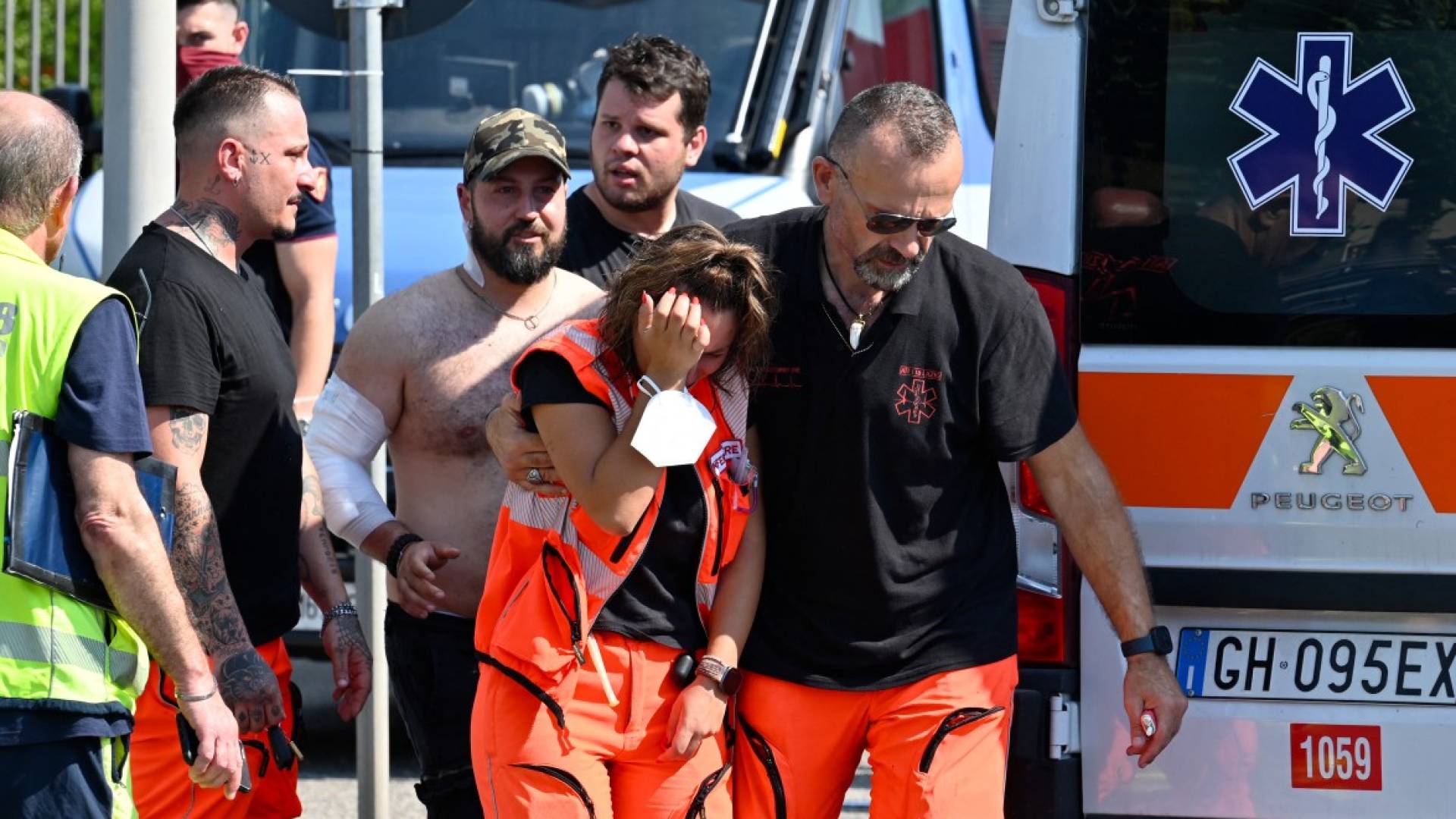 Massive gas station explosion in Rome injures 45