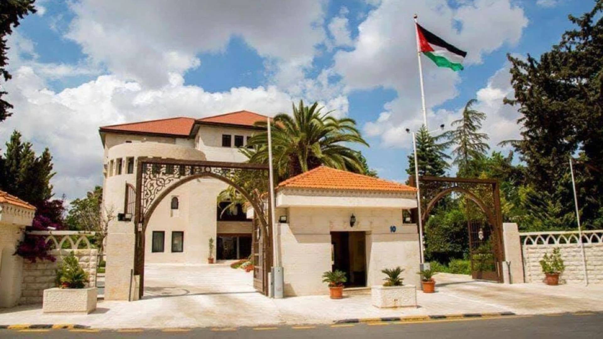 Local councils dissolved in Jordan ahead of elections, reforms