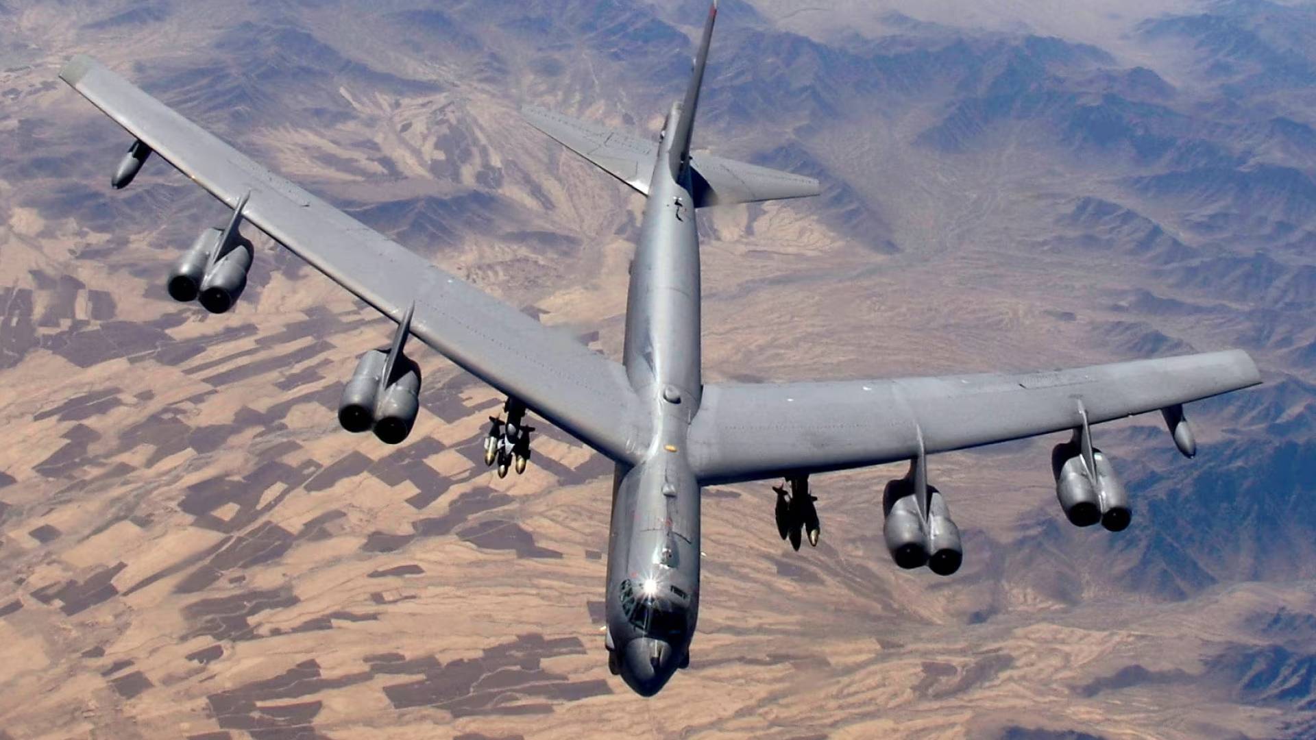 US authorities probing airliner's close call with B-52 bomber